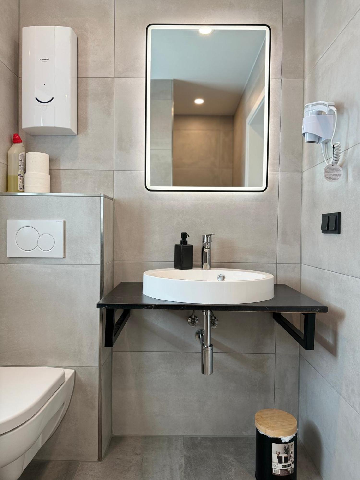 Aparts House - Balkon-wifi-kitchen * Essen